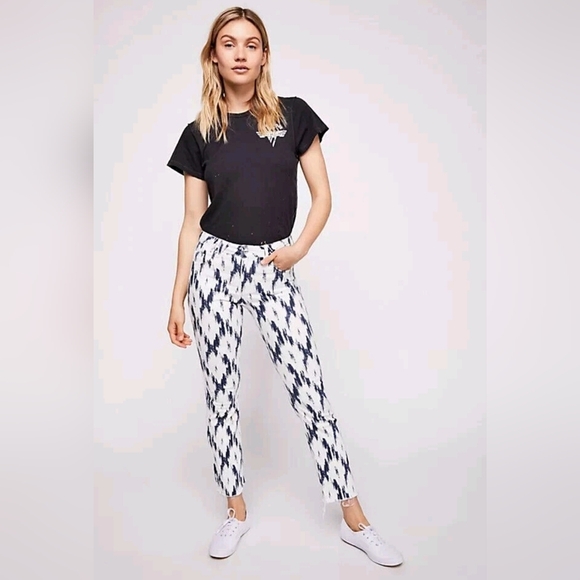 ❤️ FREE PEOPLE HIGH RISE CROP FLARE JEANS - BLUE WHITE INDIGO SKIES IKAT PRINT 6 - Picture 3 of 13